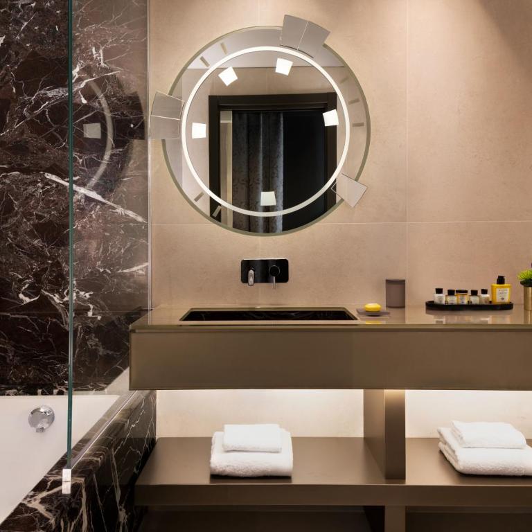 The Pantheon Iconic Rome Hotel, Autograph Collection - Camera King - 3