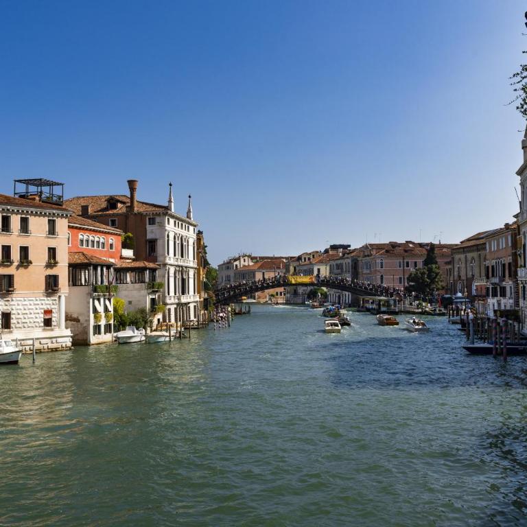 Palazzo Loredan Grand Canal - Three-Bedroom Apartment with Water View - 4