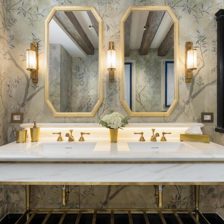 Palazzo Loredan Grand Canal - Three-Bedroom Apartment with Water View - 12