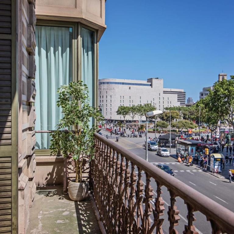 Plaza Catalunya - Three-Bedroom Apartment - 11