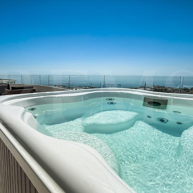 Seaview gem with terrace, hot tub and pool REMS - Apartamento de 3 dormitorios - 17