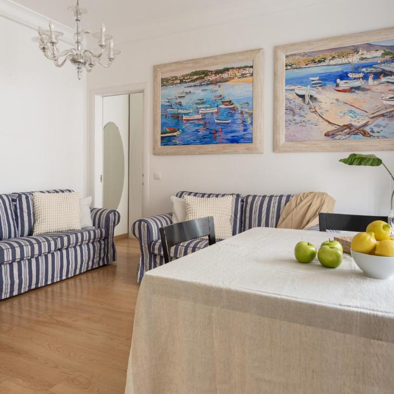 Lets Holidays Centric Apartment in Barcelona - Three-Bedroom Apartment - 29