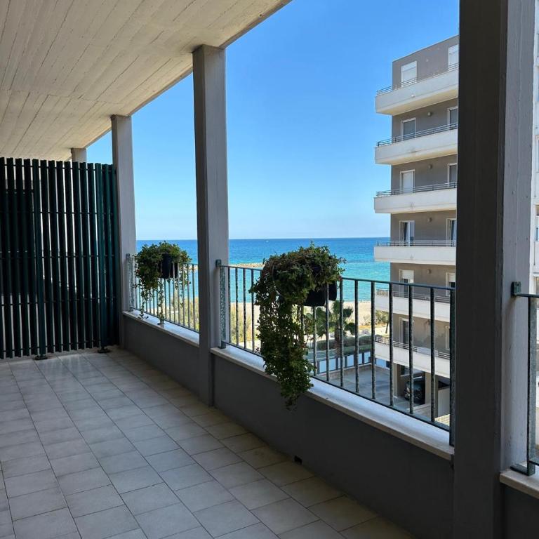 Bari Double Sea View - Appartamento Familiare con 2 Camere da Letto - 14