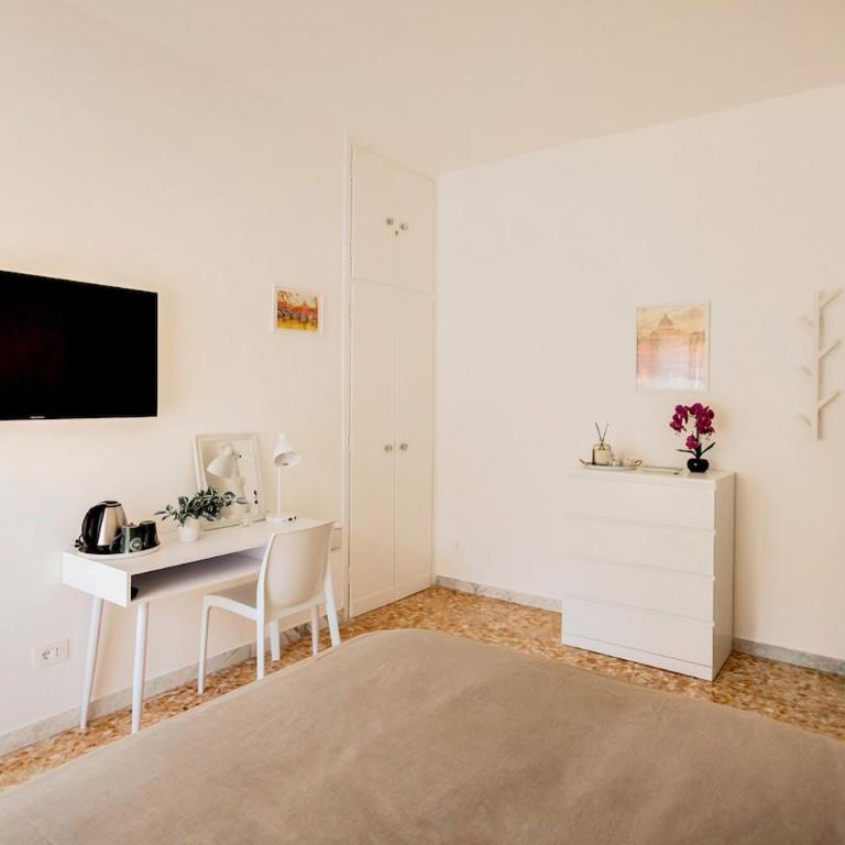 Geppy Vacation home near Saint Peter Basilica - Two-Bedroom Deluxe Apartment with Balcony - 4