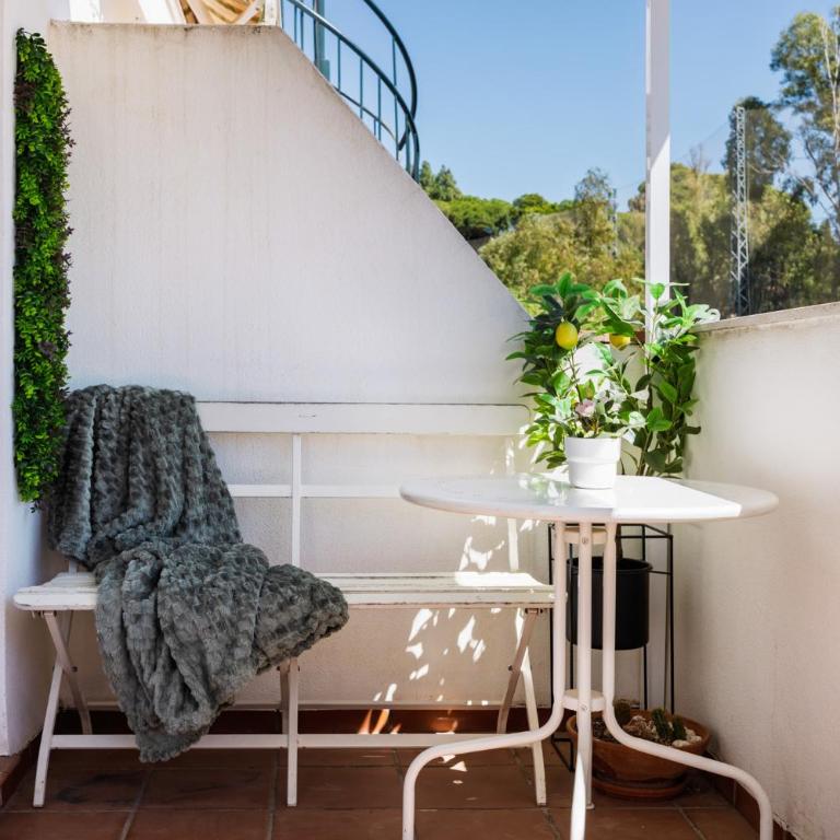 Jardines Torrequebradas By Alfresco Stays - Two-Bedroom Apartment with Terrace and Sea View - 17