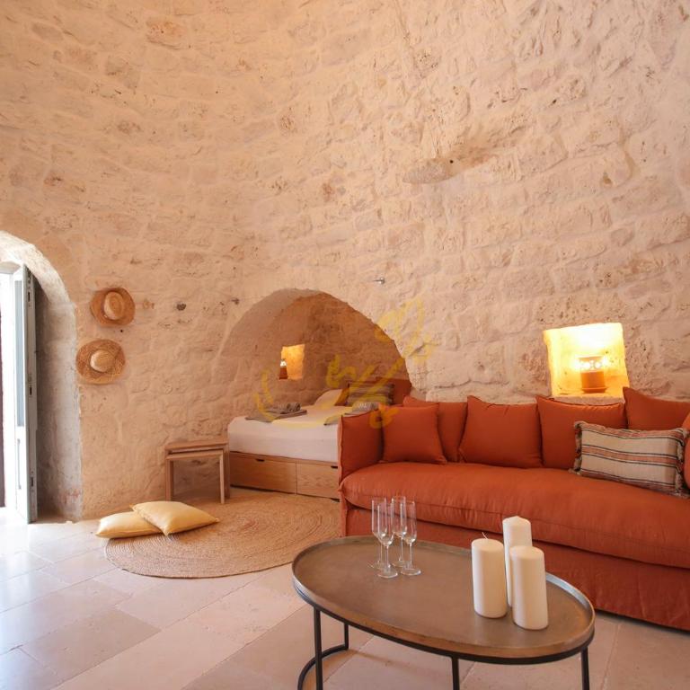 TD Trulli Chiara Tastefully Decorated Trulli with Pool - Two-Bedroom House - 17