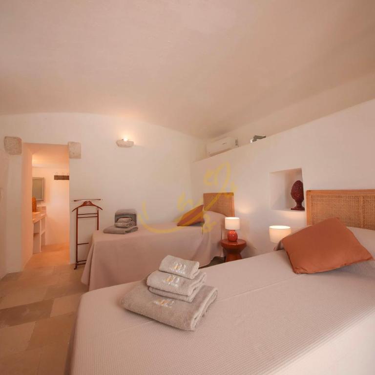 TD Trulli Chiara Tastefully Decorated Trulli with Pool - Two-Bedroom House - 27