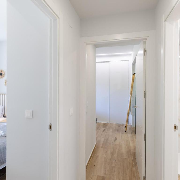 Casa Valentino - Elegant Apartment with Pool Access & Sunny Terrace - Apartamento con balcón - 6
