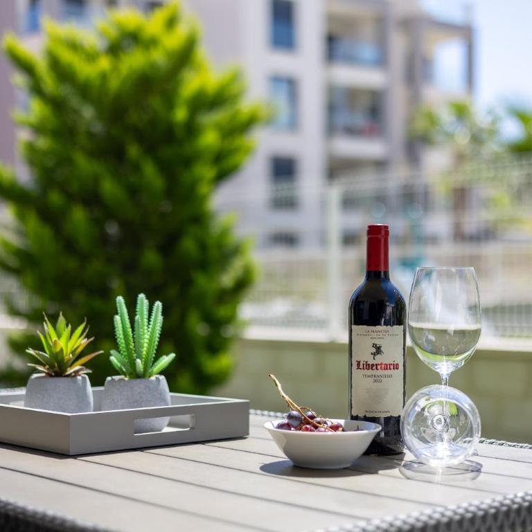 Casa Valentino - Elegant Apartment with Pool Access & Sunny Terrace - Apartamento con balcón - 23