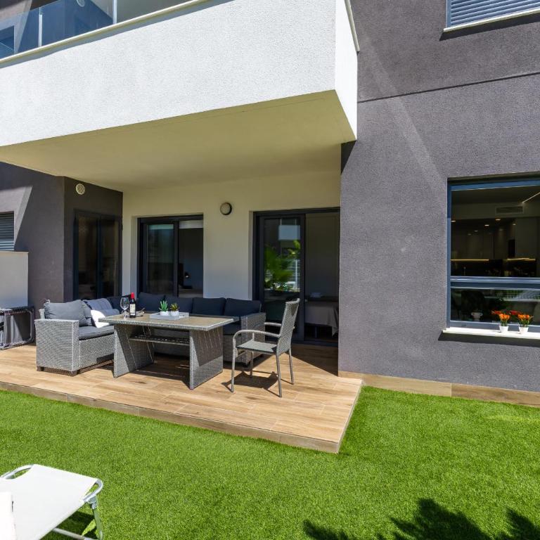Casa Valentino - Elegant Apartment with Pool Access & Sunny Terrace - Apartamento con balcón - 48