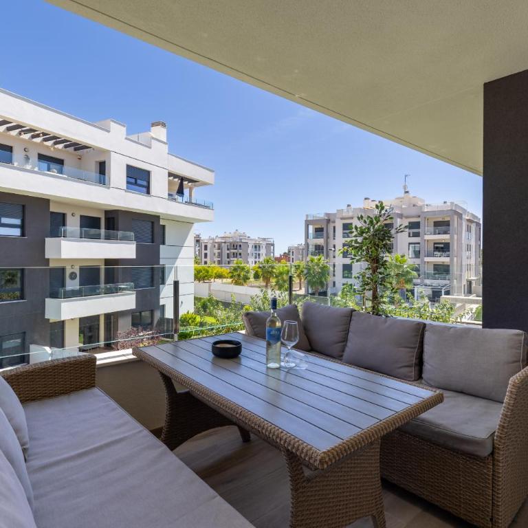Alicia - Chic and Elegant Apartment with Modern Comfort - Apartamento con balcón - 1