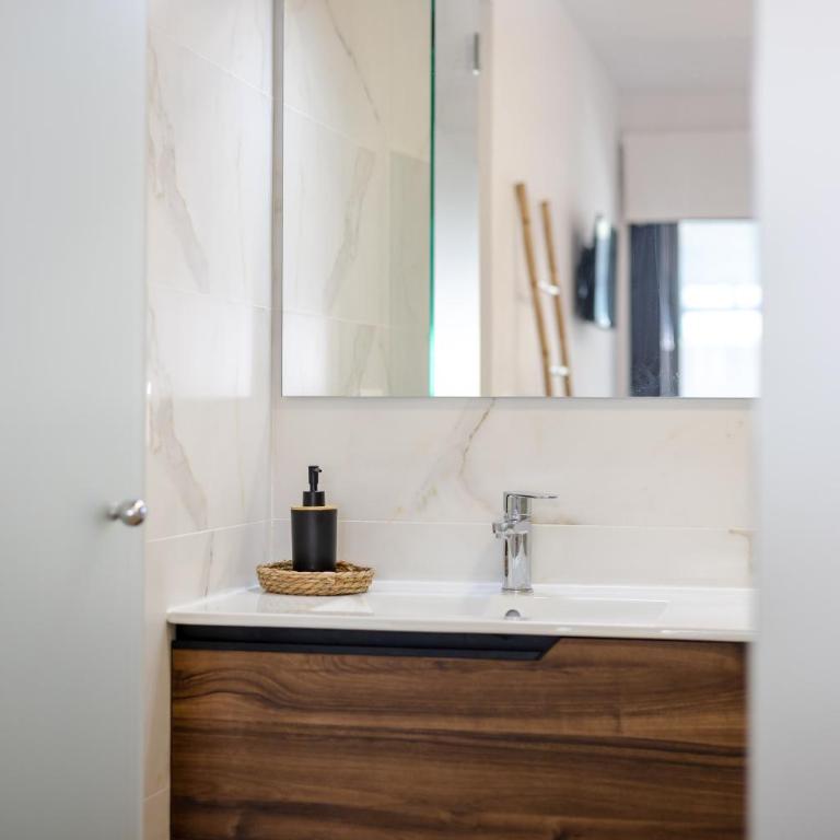Alicia - Chic and Elegant Apartment with Modern Comfort - Apartamento con balcón - 13