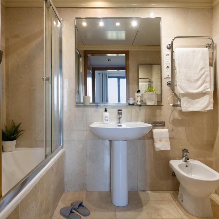 Lets Holidays Apartment Sea Views in Barcelona - Two-Bedroom Apartment with Sea View - 19