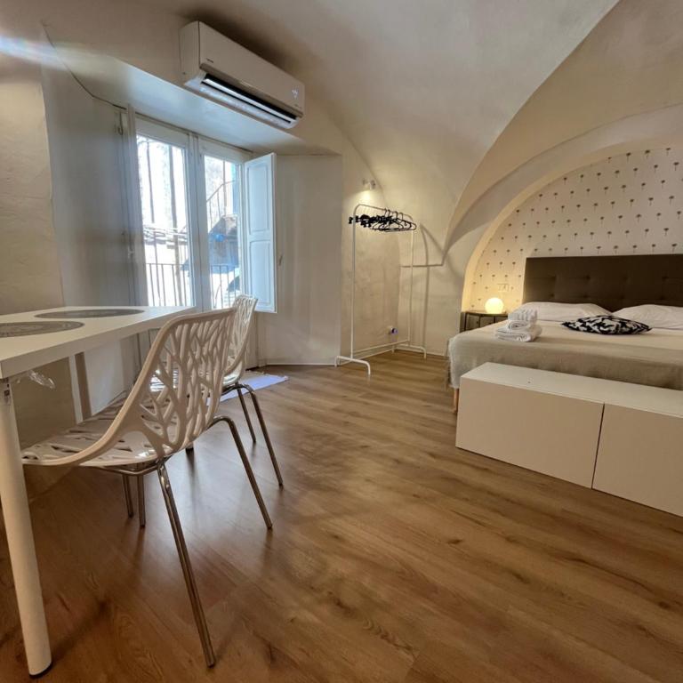 VagaLuna Short Stay - Triple Room with Private Bathroom - 8