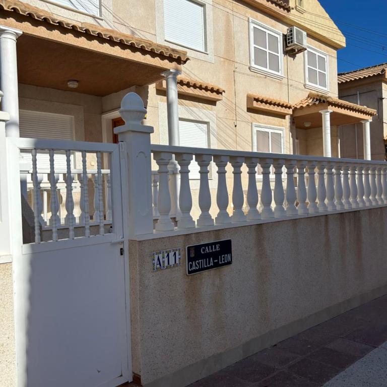 Casa familiar - Three-Bedroom House - 2