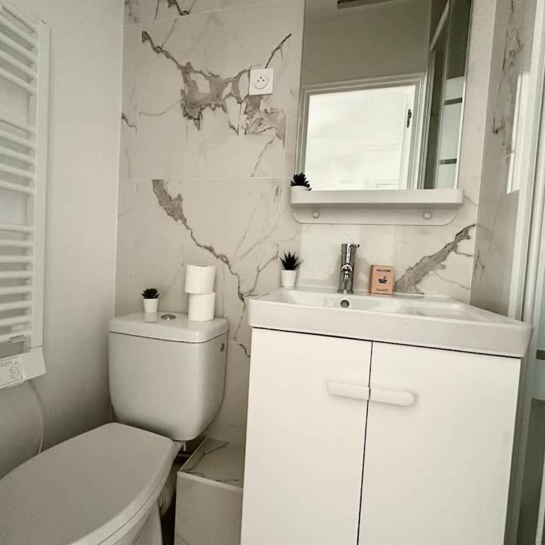 New 135 Suite Victor - Cosy Apartment Paris Center - Studio - 13