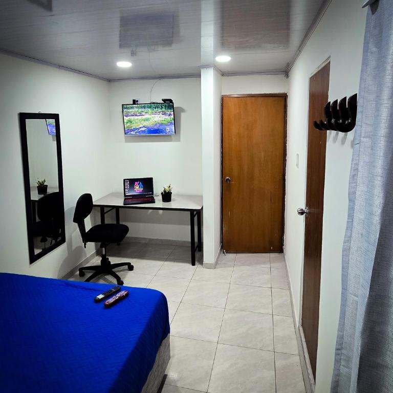 Fly N' Stay Bogota - Habitación Doble con baño compartido - 7