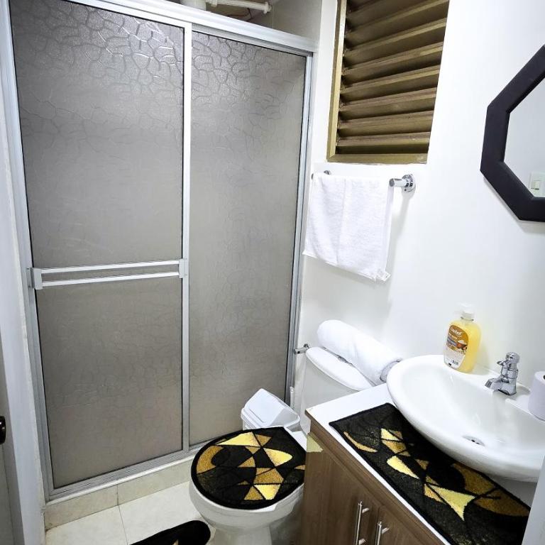 Fly N' Stay Bogota - Habitación Doble con baño compartido - 15