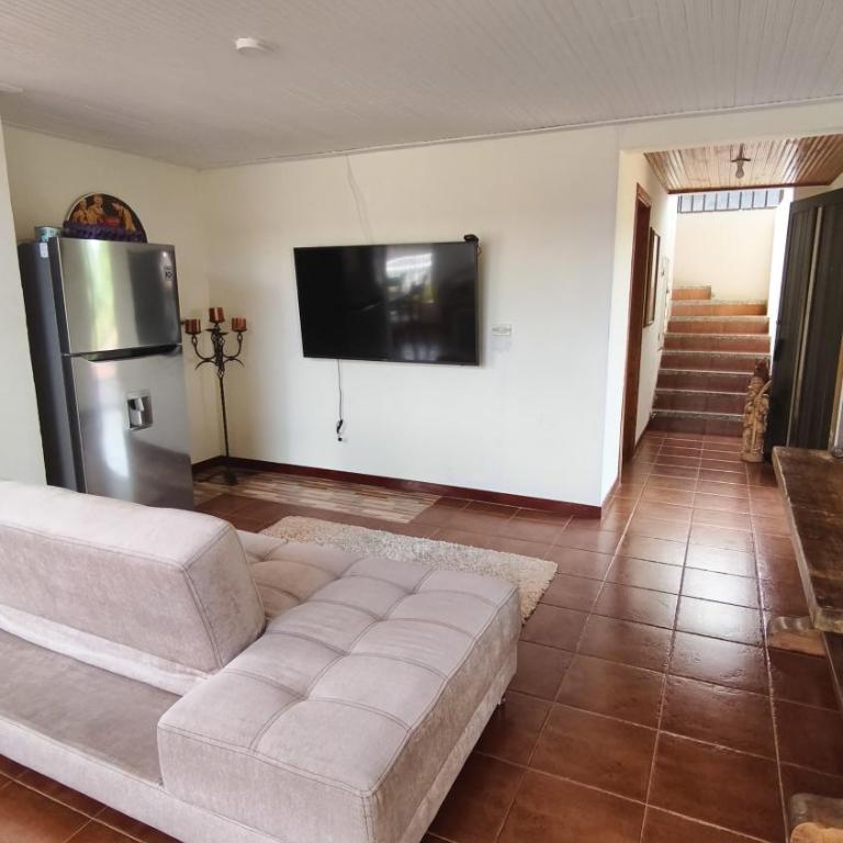 Spacious chalet on Lake Calima - Villa - 23