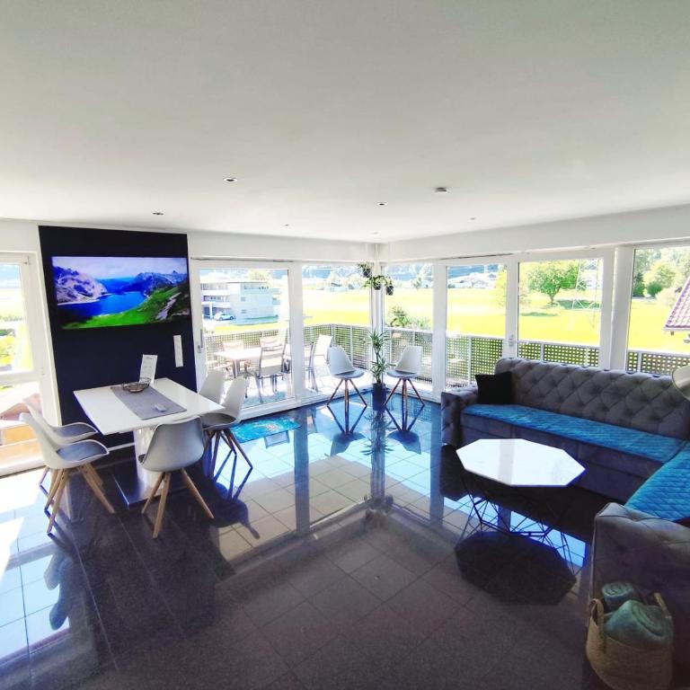 Bella Vista - 85 m2 Ferienwohnung mit überdachtem Parkplatz und Außenstellplatz - Bergblick - Three-Bedroom Apartment with Mountain View - 2
