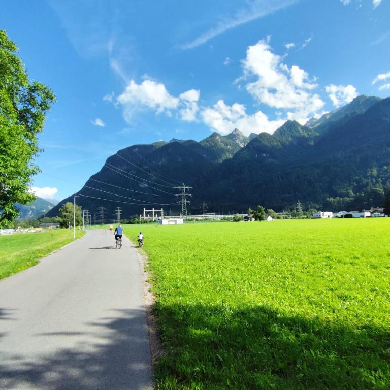 Bella Vista - 85 m2 Ferienwohnung mit überdachtem Parkplatz und Außenstellplatz - Bergblick - Three-Bedroom Apartment with Mountain View - 47