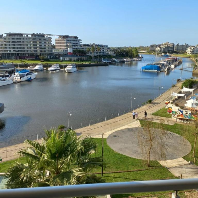 Apart , DEPARTAMENTO CONDOMINIOS BAHIA GRANDE NORDELTA CON BALCÓN Y VISTA A LA Bahia - Apartamento con vistas al lago - 18