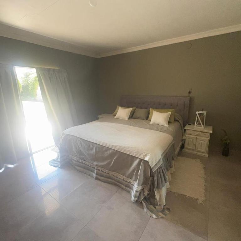 Hostel Lomas - Queen Room with Shared Bathroom - 4