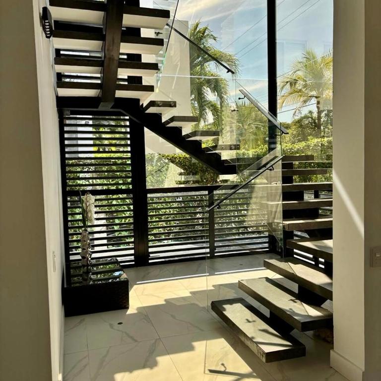 Lakefront Villa with Private Dock, Pool & Jacuzzi - Villa - 22