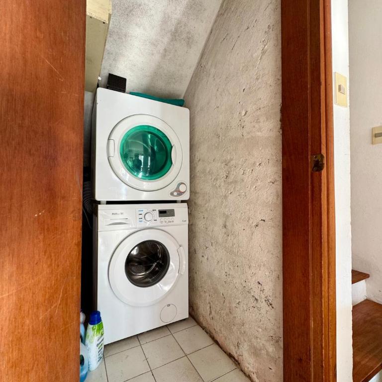Hermosa Casa familiar de 2 pisos con patio amplio - Casa de 3 dormitorios - 23