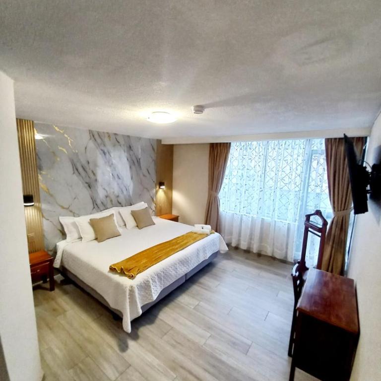Royal Ruiz - Queen Suite - 4