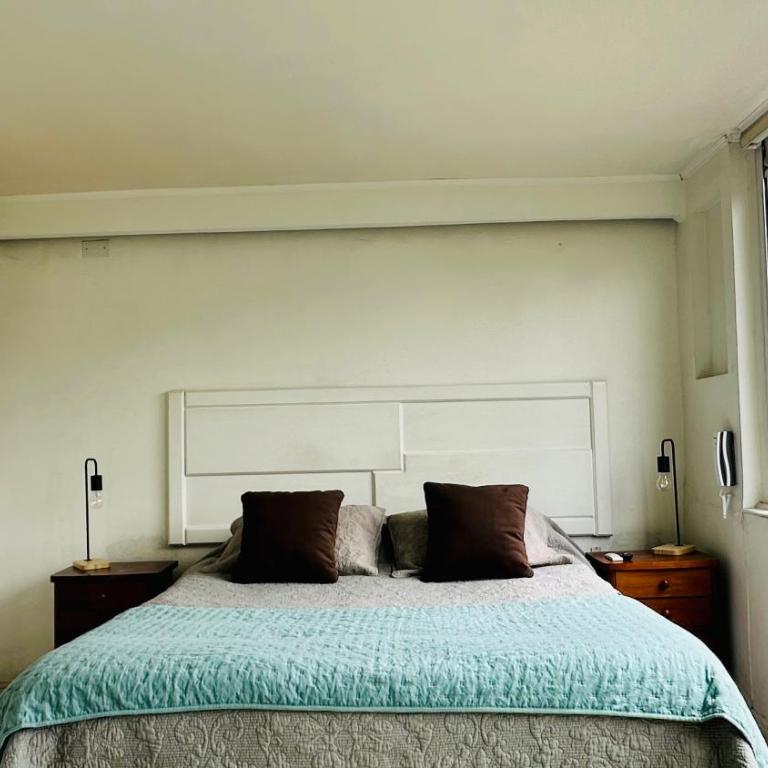 Amplio excelente ubicación y vista Depto 1 Dormitorio y Sofá cama Cercano a COSTANERA CENTER con AC y WIFI entre Metro el Golf y Tobalaba con estacionamiento incluido en Las Condes - One-Bedroom Apartment - 8