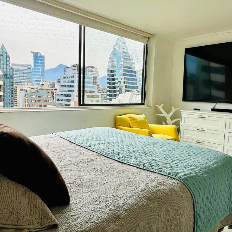 Amplio excelente ubicación y vista Depto 1 Dormitorio y Sofá cama Cercano a COSTANERA CENTER con AC y WIFI entre Metro el Golf y Tobalaba con estacionamiento incluido en Las Condes - One-Bedroom Apartment - 9