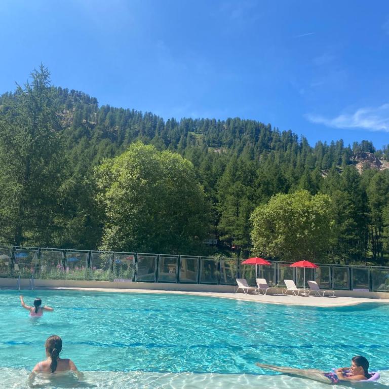 Pour 4 personnes, exceptionnel, au calme, vue époustouflante, terrasse, Tout pédestre à 10m du funiculaire, jacuzzi balnéothérapie - Appartement - 13