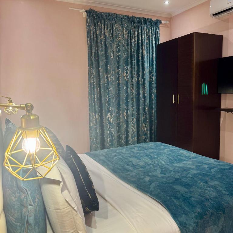 Sofia Guest House - Doppel-/Zweibettzimmer mit eigenem Bad - 3