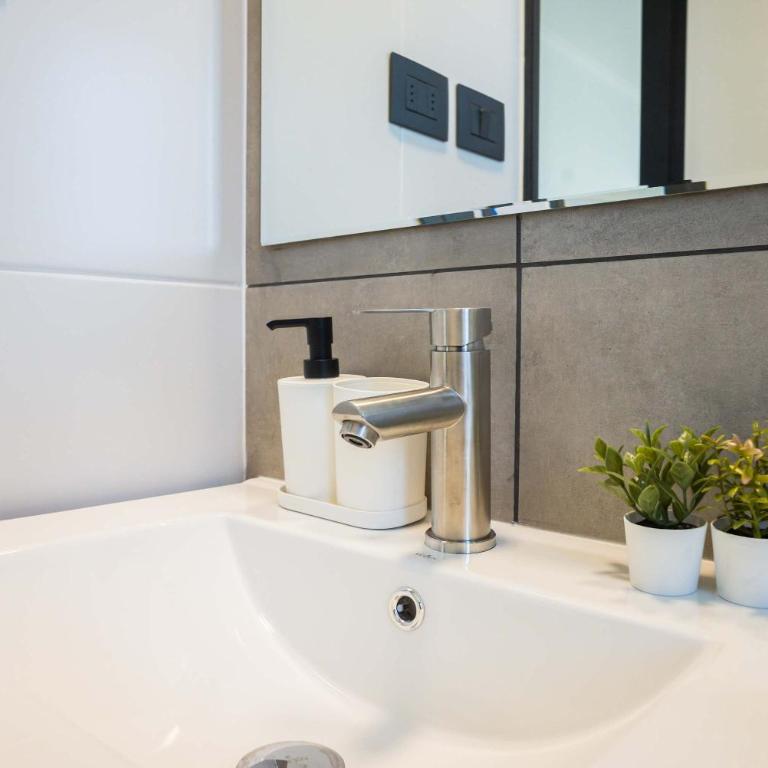 Stylish 2BR Urban Oasis for 3 in Vibrant Las Condes - Apartment - 24