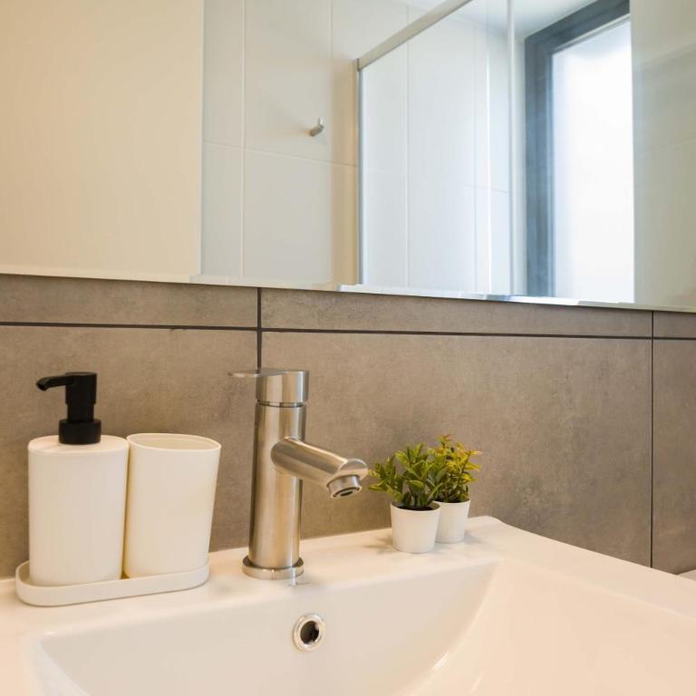 Stylish 2BR Urban Oasis for 3 in Vibrant Las Condes - Apartment - 25