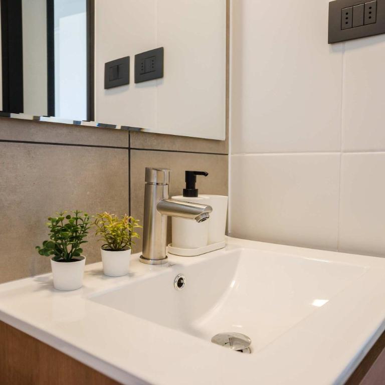 Stylish 2BR Urban Oasis for 3 in Vibrant Las Condes - Apartment - 29