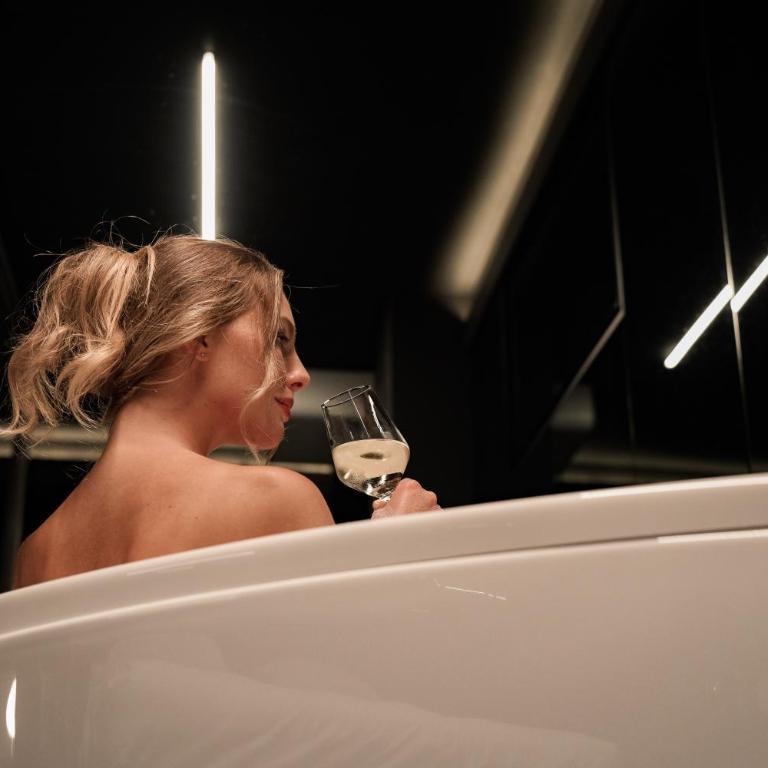 The Aries Hotel - Camera King Executive con Vasca Idromassaggio - 2