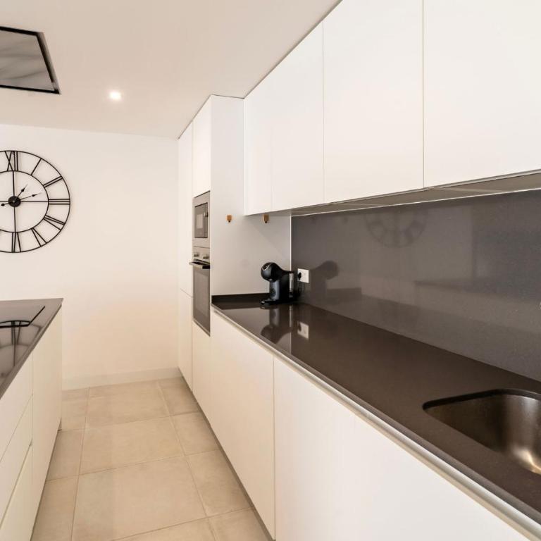 Contemporary 3-Bedroom Apartment in Oasis 325 - Apartamento - 9