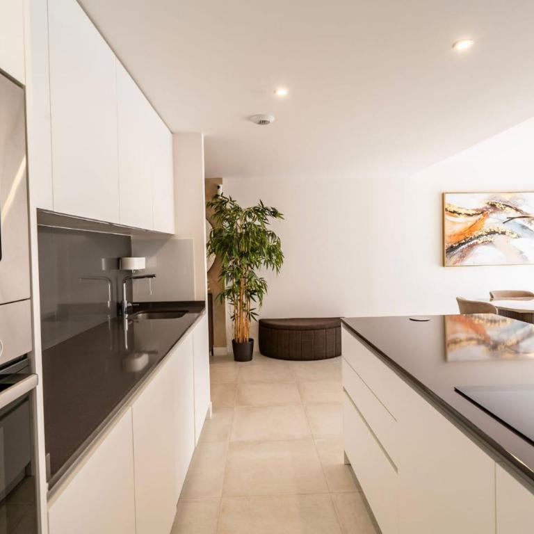 Contemporary 3-Bedroom Apartment in Oasis 325 - Apartamento - 10