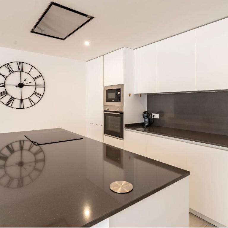 Contemporary 3-Bedroom Apartment in Oasis 325 - Apartamento - 11