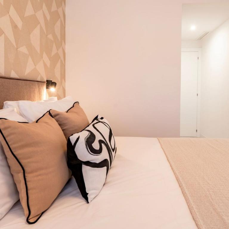 Contemporary 3-Bedroom Apartment in Oasis 325 - Apartamento - 17