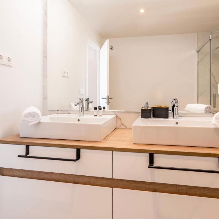 Contemporary 3-Bedroom Apartment in Oasis 325 - Apartamento - 15