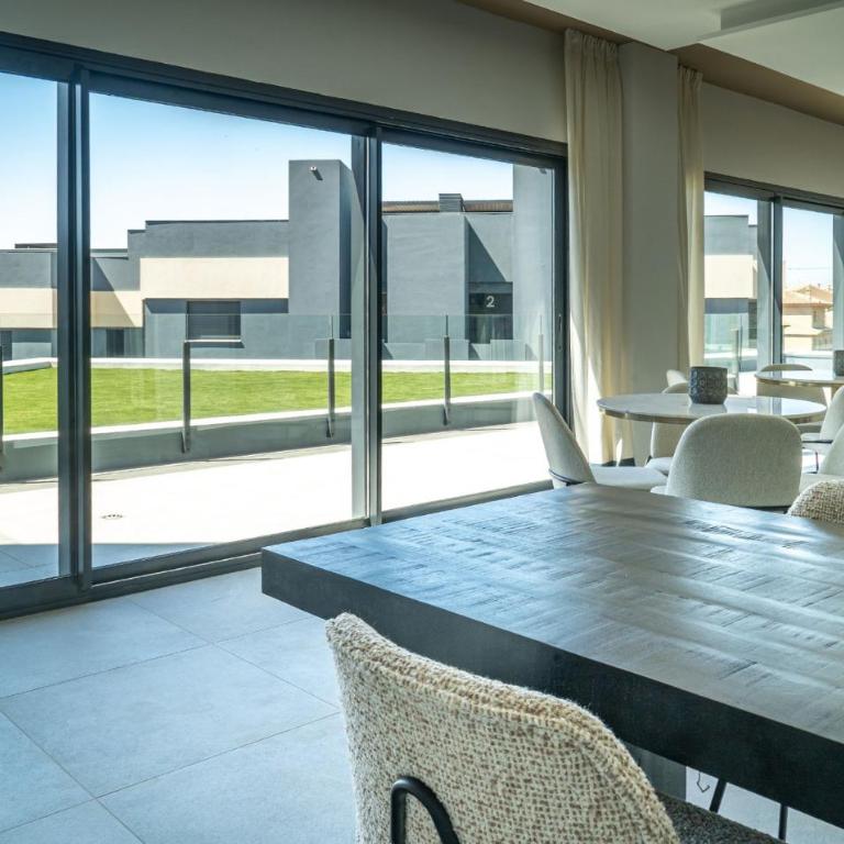 Contemporary 3-Bedroom Apartment in Oasis 325 - Apartamento - 43