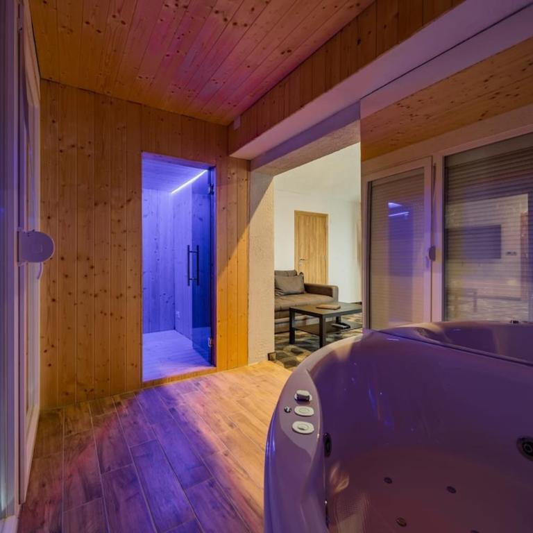 Forty One Luxury Spa - One-Bedroom Apartment - 1