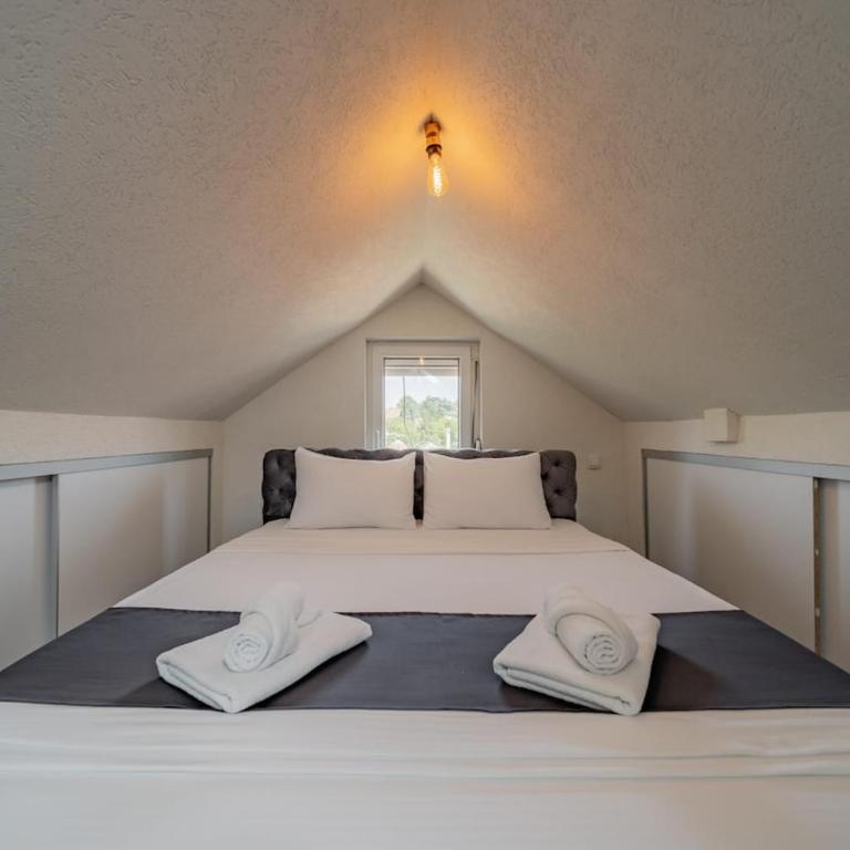 Forty One Luxury Spa - One-Bedroom Apartment - 12