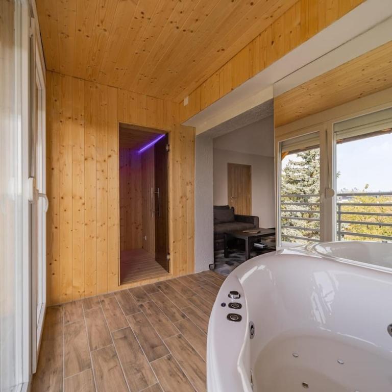Forty One Luxury Spa - One-Bedroom Apartment - 5