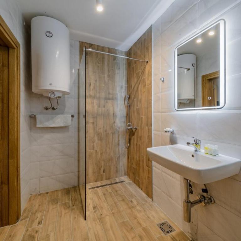 Forty One Luxury Spa - One-Bedroom Apartment - 15