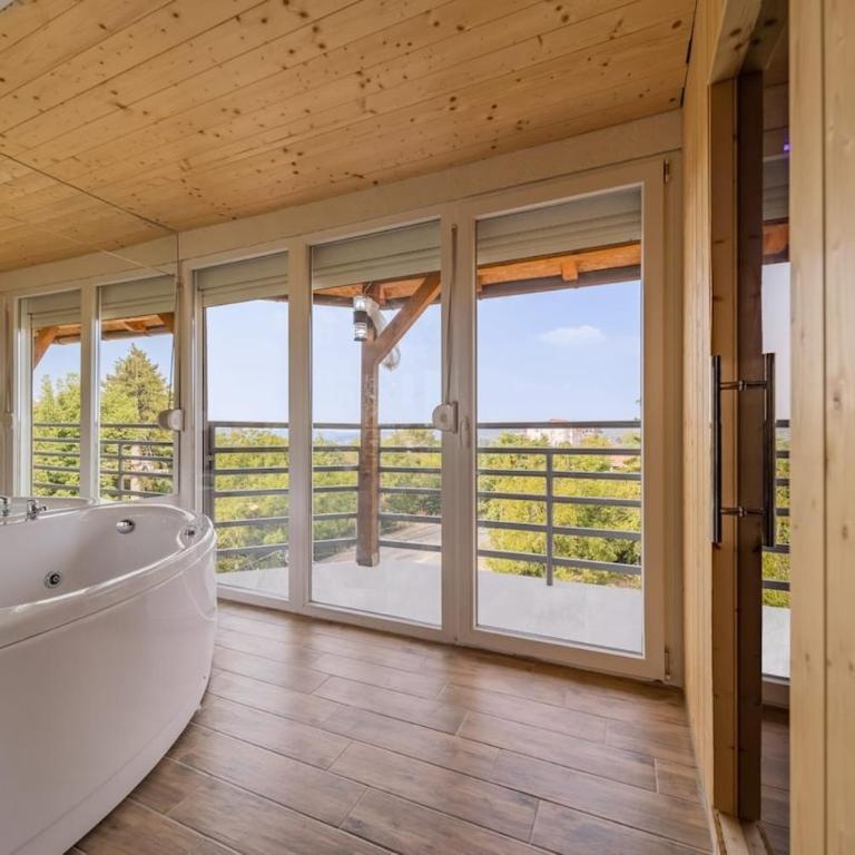 Forty One Luxury Spa - One-Bedroom Apartment - 17
