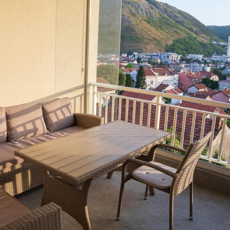Stunning City View Balcony, Walk to Old Bridge - Apartment with View and Balcony - 1